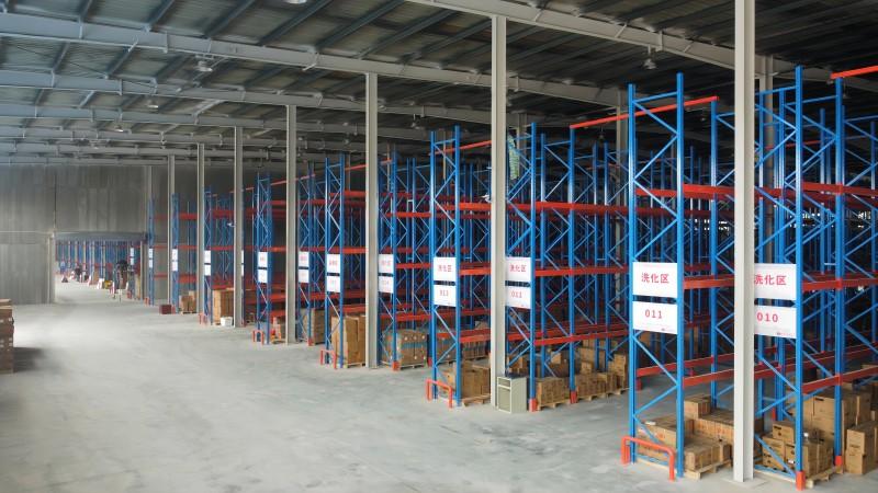 Heavy duty pallet racks